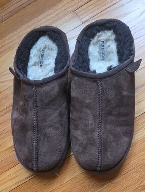 dearfoams Men’s Brown Suede Fireside Slip-On Slippers
